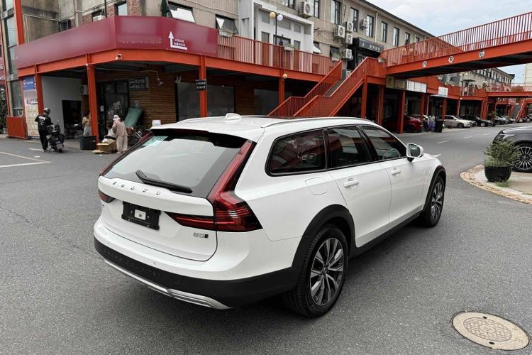 Used Volvo V90 2024 Cross Country B5 AWD Smart Range Edition Exterior 6