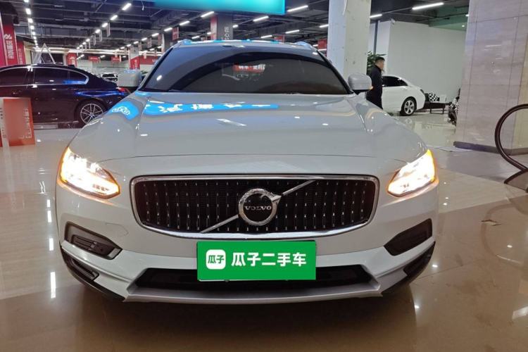 Used Volvo V90 2024 Cross Country B5 AWD Smart Range Edition Front