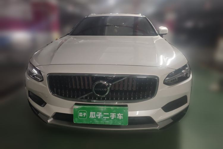 Used Volvo V90 2024 Cross Country B5 AWD Smart Range Edition Front