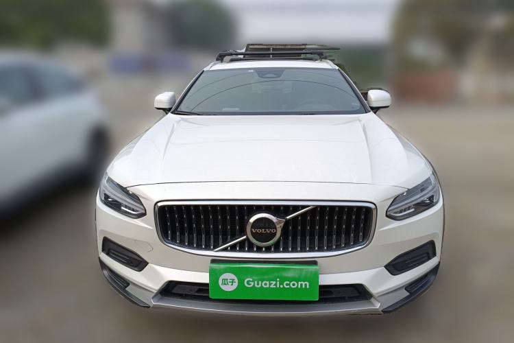 Used Volvo V90 2024 Cross Country B5 AWD Smart Range Edition Front