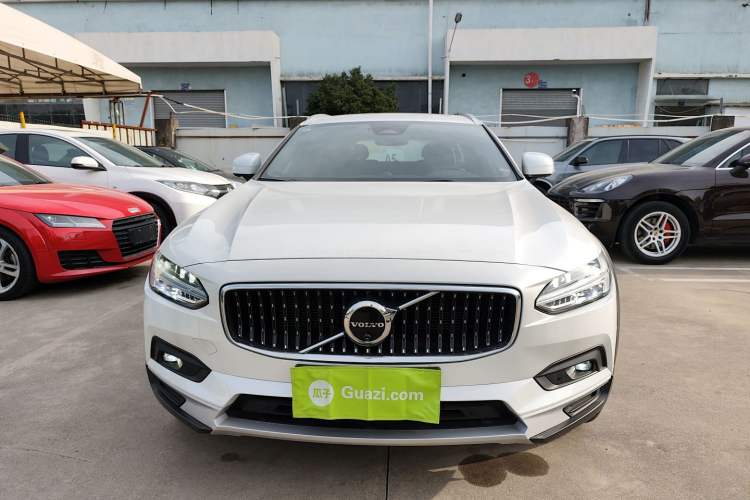 Used Volvo V90 2024 Cross Country B5 AWD Prestige Edition Front