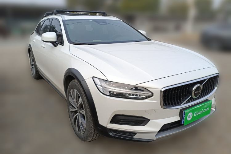 Used Volvo V90 2024 Cross Country B5 AWD Smart Range Edition Front Right 45 Deg