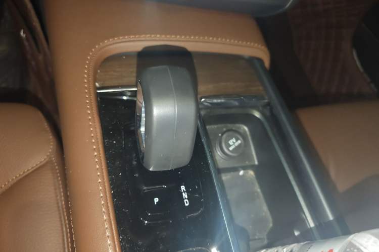 Used Volvo V90 2024 Cross Country B5 AWD Smart Range Edition Gear Lever