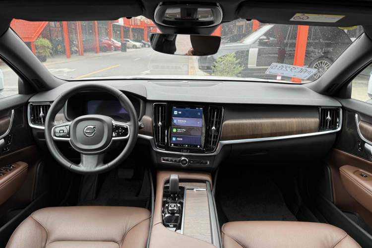 Used Volvo V90 2024 Cross Country B5 AWD Smart Range Edition Gear Lever