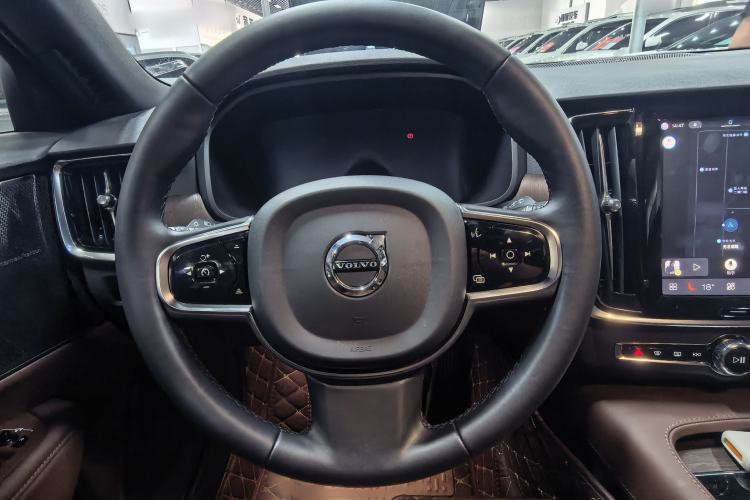 Used Volvo V90 2024 Cross Country B5 AWD Smart Range Edition Interior 2