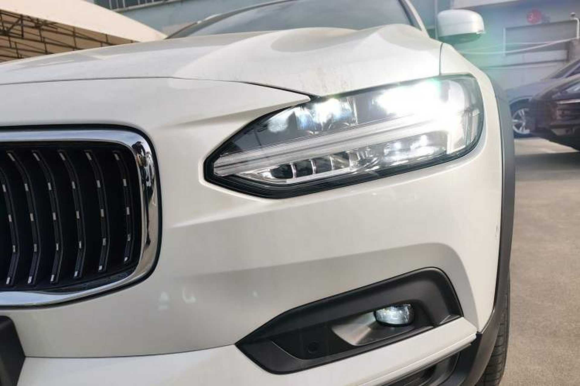 Used Volvo V90 2024 Cross Country B5 AWD Prestige Edition Left Front Headlight