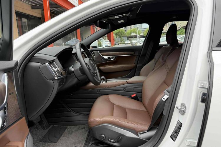 Used Volvo V90 2024 Cross Country B5 AWD Smart Range Edition Left Front Seat