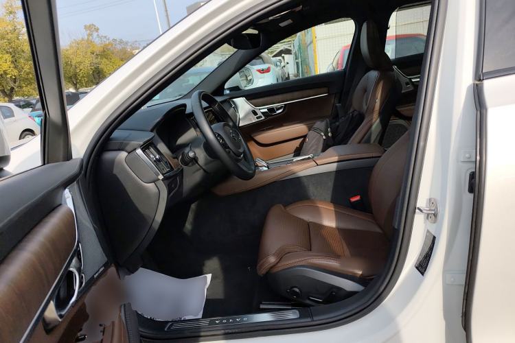 Used Volvo V90 2024 Cross Country B5 AWD Prestige Edition Left Front Seat