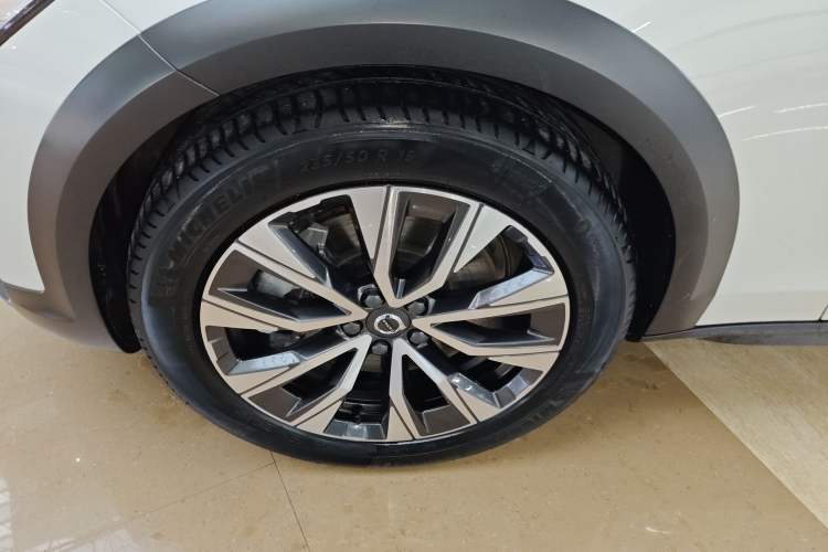Used Volvo V90 2024 Cross Country B5 AWD Smart Range Edition Left Front Wheel Hub