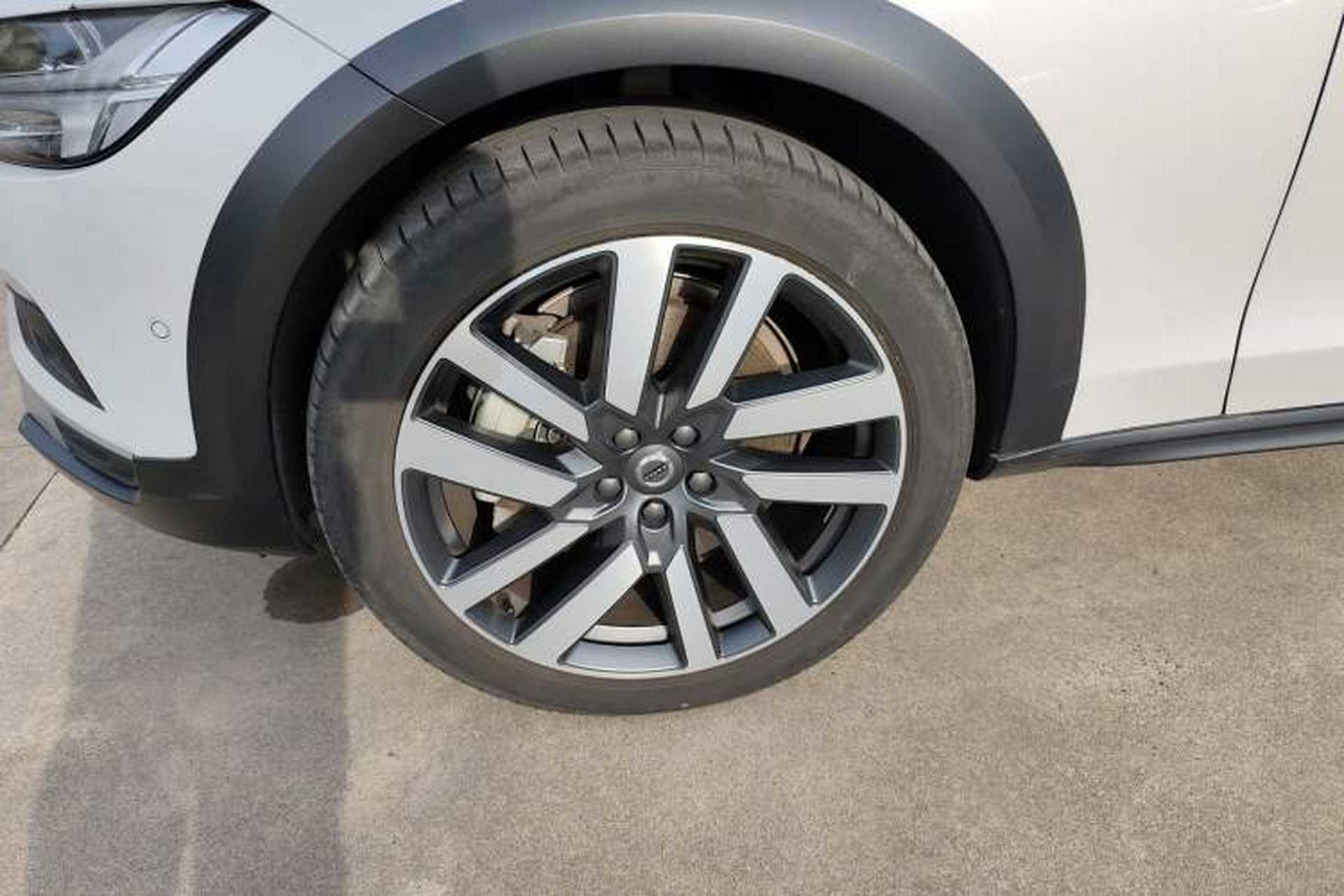 Used Volvo V90 2024 Cross Country B5 AWD Prestige Edition Left Front Wheel Hub