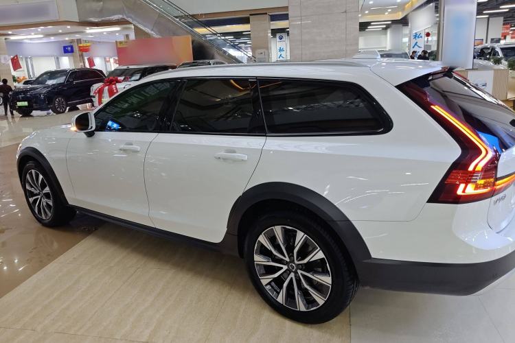 Used Volvo V90 2024 Cross Country B5 AWD Smart Range Edition Left Side