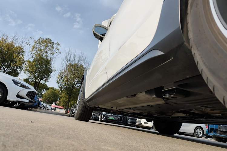 Used Volvo V90 2024 Cross Country B5 AWD Prestige Edition Left Side Sill
