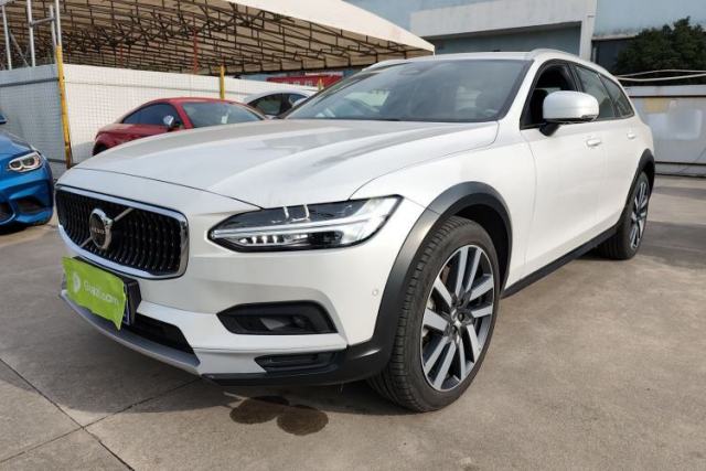 Used Volvo V90 2024 Cross Country B5 AWD Prestige Edition