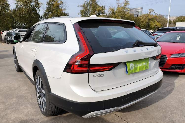 Used Volvo V90 2024 Cross Country B5 AWD Prestige Edition Rear Left 45 Deg
