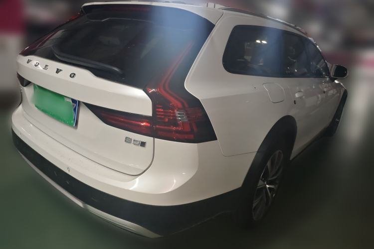 Used Volvo V90 2024 Cross Country B5 AWD Smart Range Edition Rear Right 45 Deg