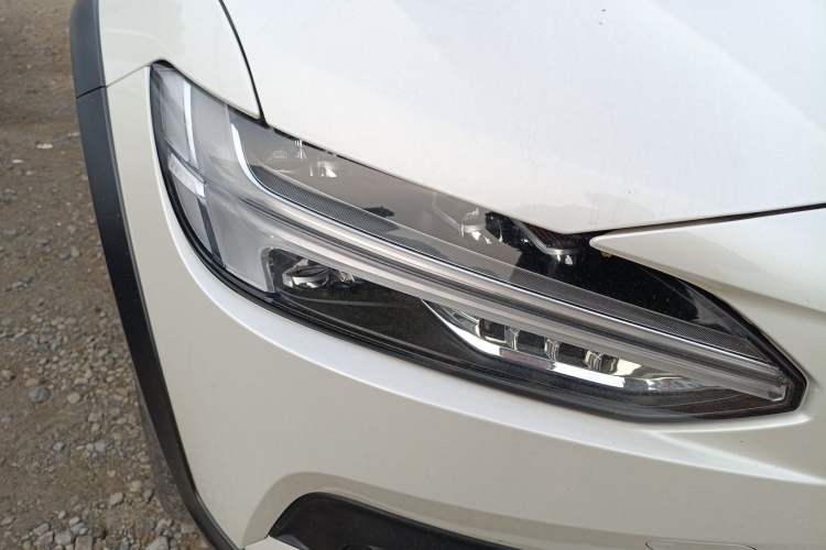 Used Volvo V90 2024 Cross Country B5 AWD Smart Range Edition Right Front Headlight