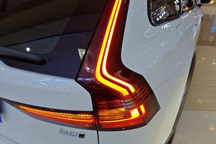 Used Volvo V90 2024 Cross Country B5 AWD Smart Range Edition Right Rear Taillight