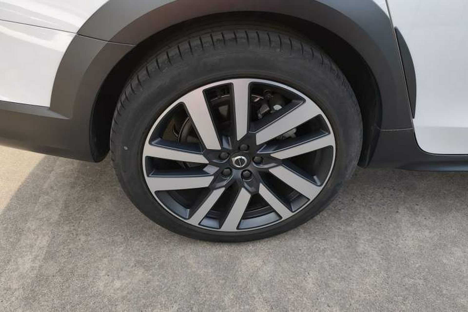 Used Volvo V90 2024 Cross Country B5 AWD Prestige Edition Right Rear Wheel Hub