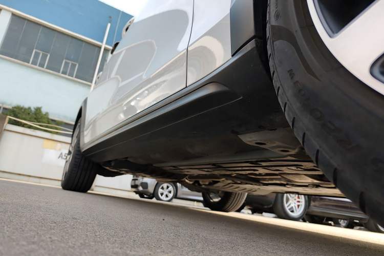 Used Volvo V90 2024 Cross Country B5 AWD Prestige Edition Right Side Sill