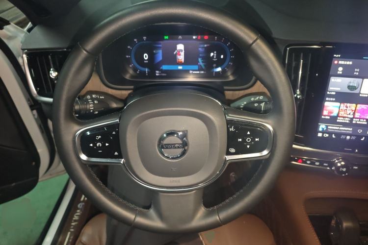 Used Volvo V90 2024 Cross Country B5 AWD Smart Range Edition Steering Wheel