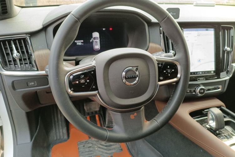 Used Volvo V90 2024 Cross Country B5 AWD Smart Range Edition Steering Wheel