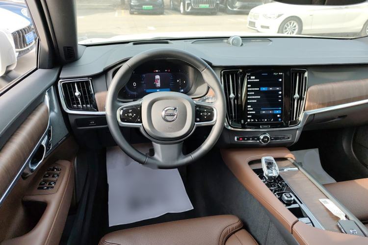 Used Volvo V90 2024 Cross Country B5 AWD Prestige Edition Steering Wheel