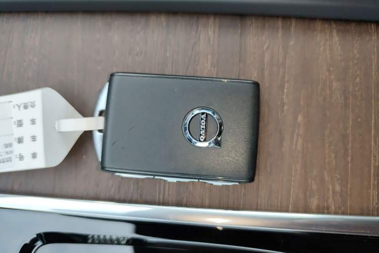 Used Volvo V90 2024 Cross Country B5 AWD Prestige Edition Vehicle Key
