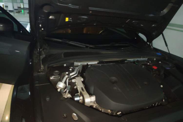 Used Volvo V90 2025 Cross Country B5 AWD Smart Range Edition Engine Bay Right