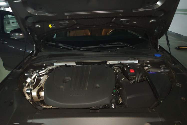 Used Volvo V90 2025 Cross Country B5 AWD Smart Range Edition Engine Bay