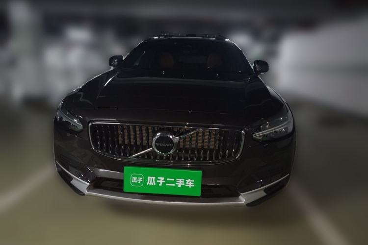 Used Volvo V90 2025 Cross Country B5 AWD Smart Range Edition Front