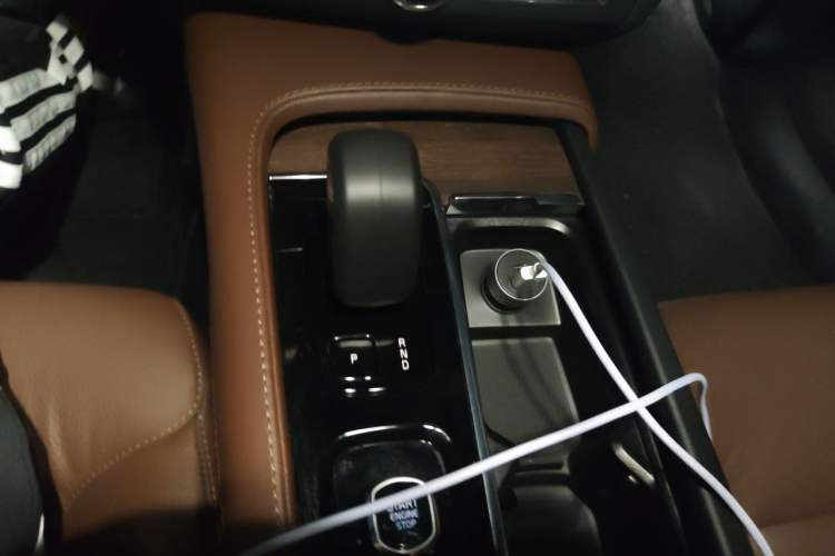 Used Volvo V90 2025 Cross Country B5 AWD Smart Range Edition Gear Lever