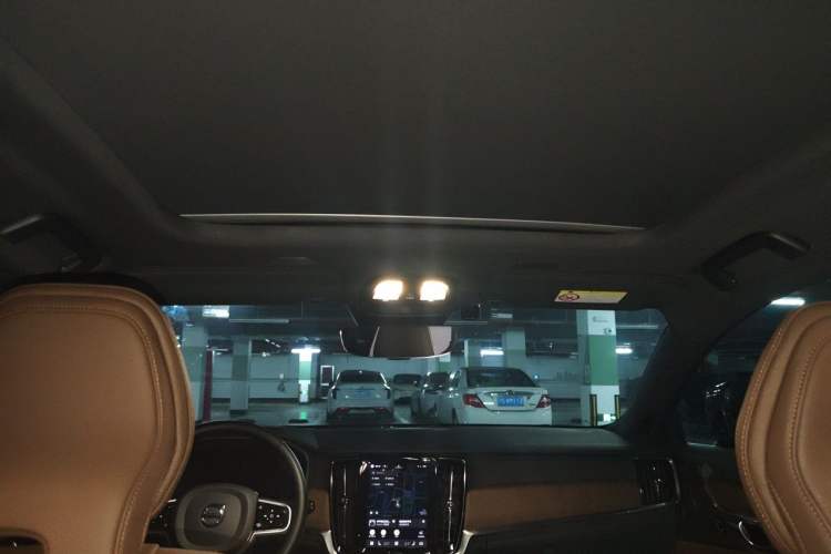 Used Volvo V90 2025 Cross Country B5 AWD Smart Range Edition Headliner
