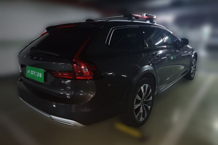 Used Volvo V90 2025 Cross Country B5 AWD Smart Range Edition Rear Right 45 Deg