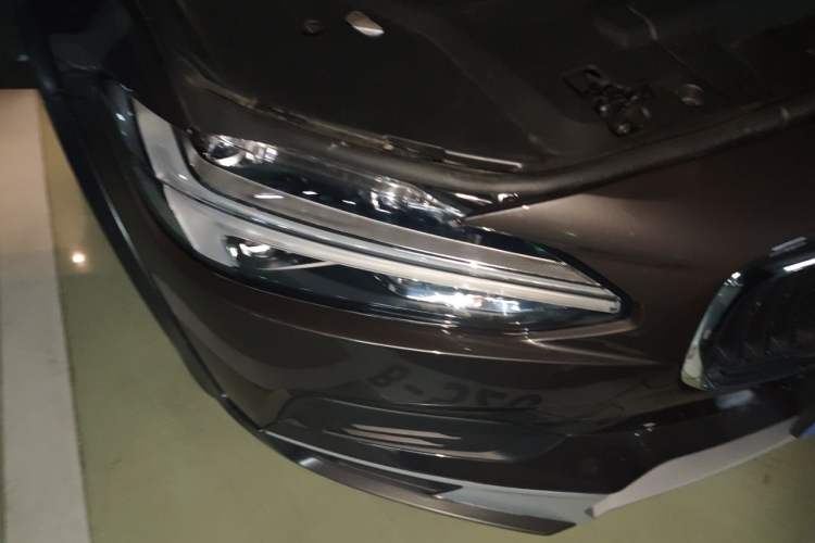 Used Volvo V90 2025 Cross Country B5 AWD Smart Range Edition Right Front Headlight