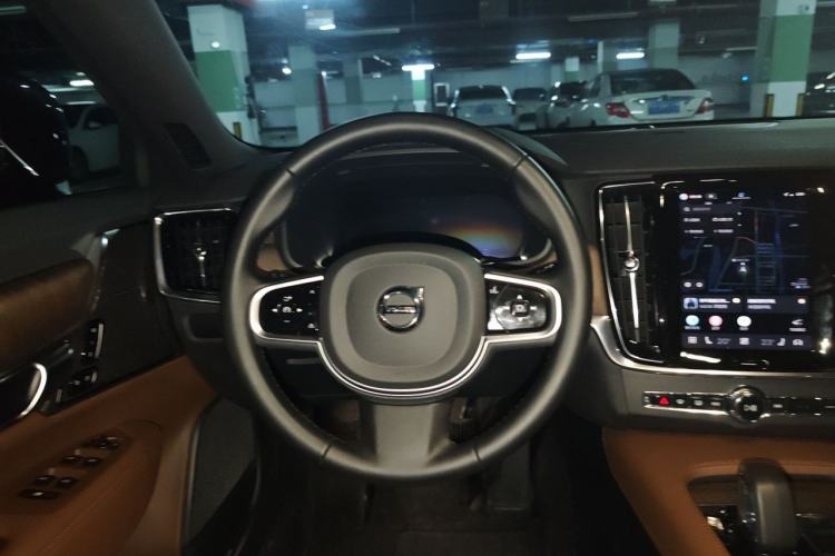 Used Volvo V90 2025 Cross Country B5 AWD Smart Range Edition Steering Wheel