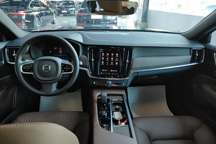 Used Volvo V90 2025 Cross Country B5 AWD Smart Range Edition Center Console