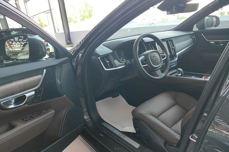 Used Volvo V90 2025 Cross Country B5 AWD Smart Range Edition Driver Seat