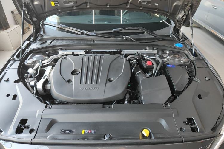 Used Volvo V90 2025 Cross Country B5 AWD Smart Range Edition Engine Bay