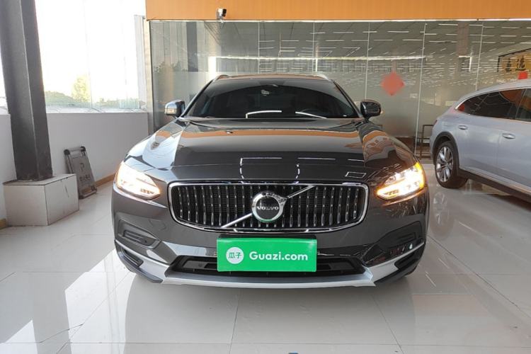 Used Volvo V90 2025 Cross Country B5 AWD Smart Range Edition Front