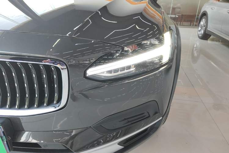 Used Volvo V90 2025 Cross Country B5 AWD Smart Range Edition Left Front Headlight