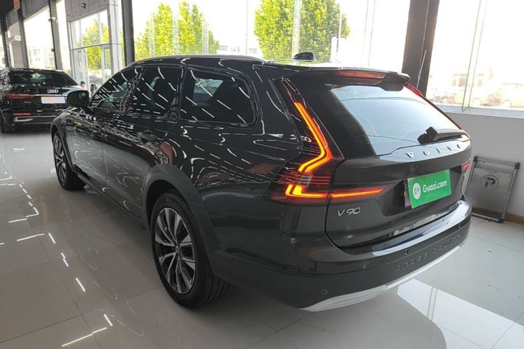 Used Volvo V90 2025 Cross Country B5 AWD Smart Range Edition Rear Left 45 Deg