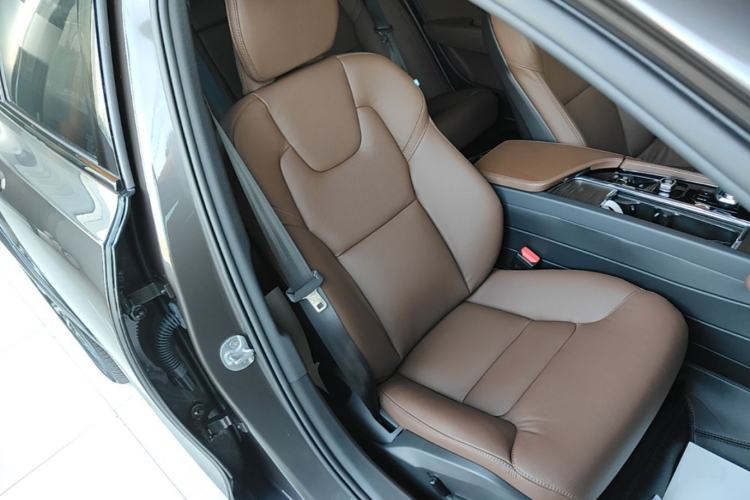 Used Volvo V90 2025 Cross Country B5 AWD Smart Range Edition Right Front Seat