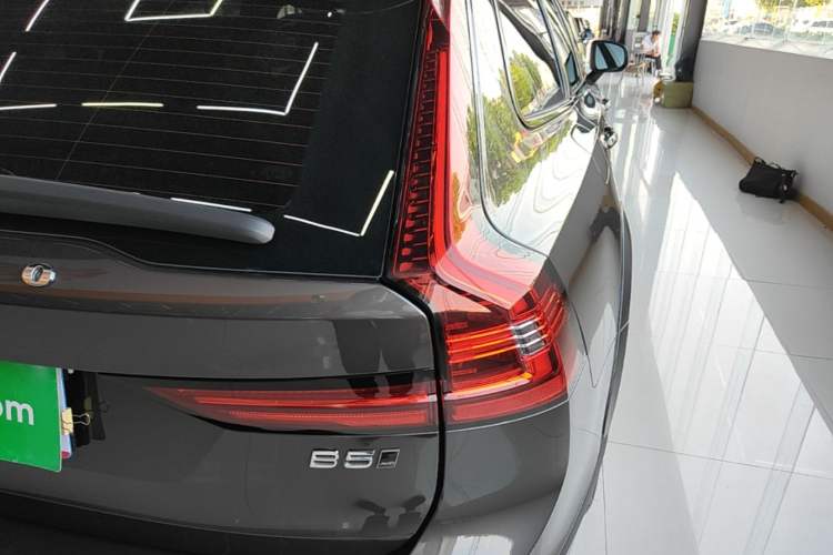 Used Volvo V90 2025 Cross Country B5 AWD Smart Range Edition Right Rear Taillight