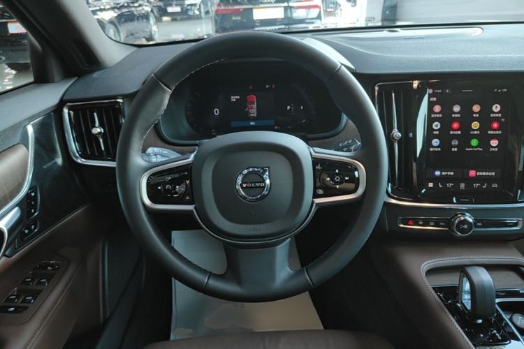 Used Volvo V90 2025 Cross Country B5 AWD Smart Range Edition Steering Wheel
