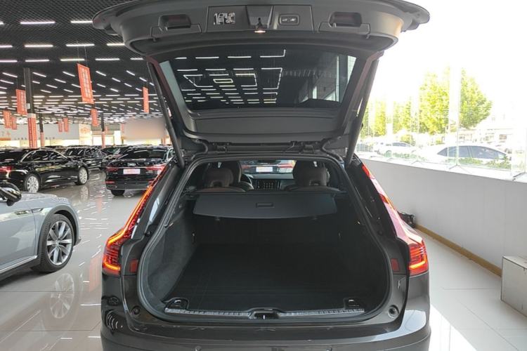 Used Volvo V90 2025 Cross Country B5 AWD Smart Range Edition Trunk