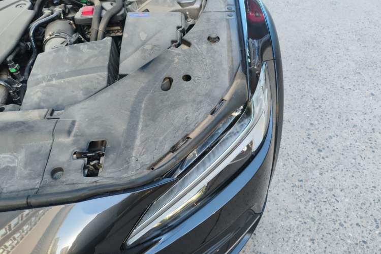 Used Volvo V90 2025 Cross Country B5 AWD Smart Range Edition Engine Bay Left