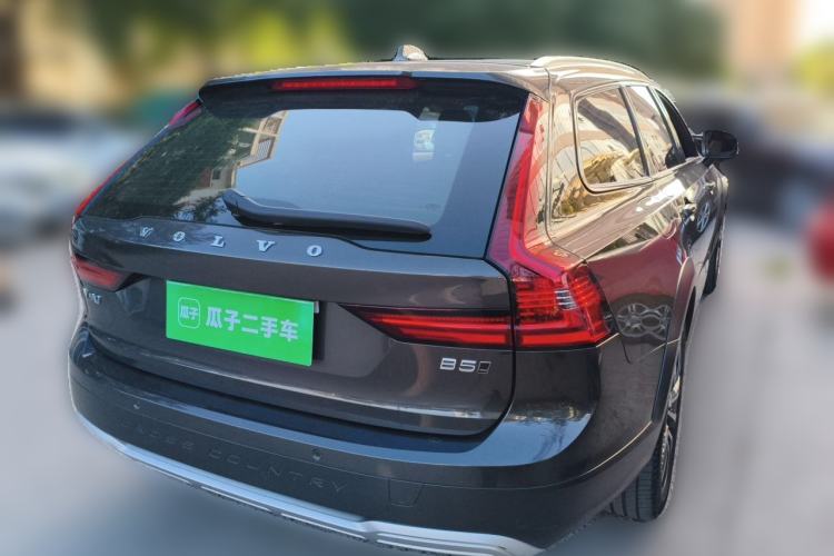 Used Volvo V90 2025 Cross Country B5 AWD Smart Range Edition Rear Right 45 Deg