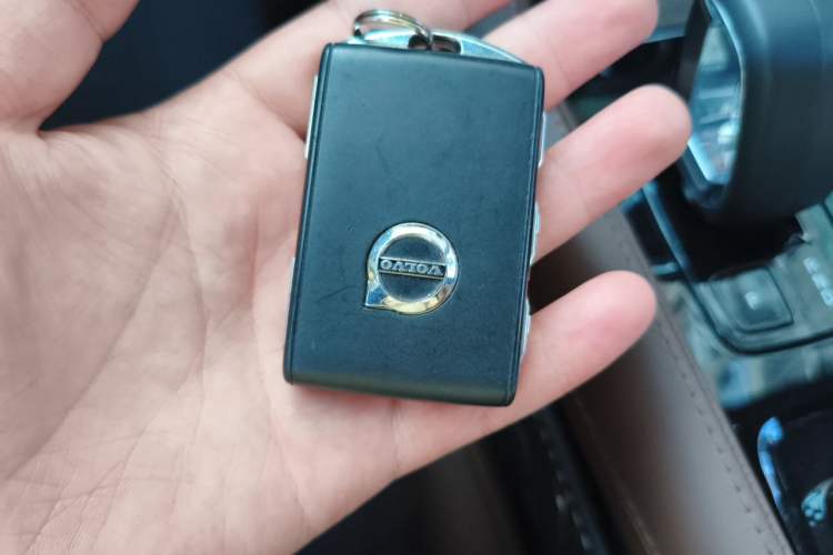 Used Volvo V90 2025 Cross Country B5 AWD Smart Range Edition Vehicle Key