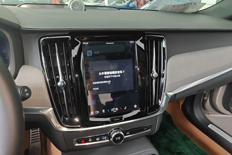 Used Volvo V90 2025 Cross Country B5 AWD Prestige Edition Audio And AC Panel