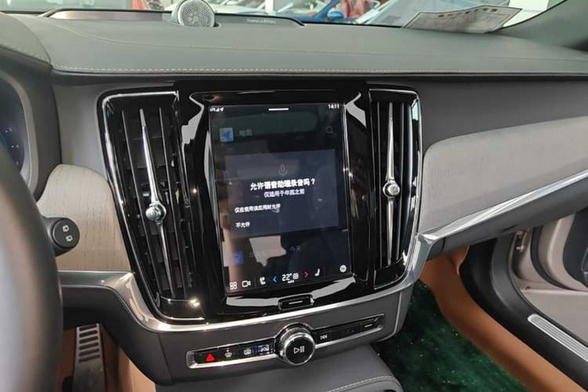 Used Volvo V90 2025 Cross Country B5 AWD Prestige Edition Audio And AC Panel